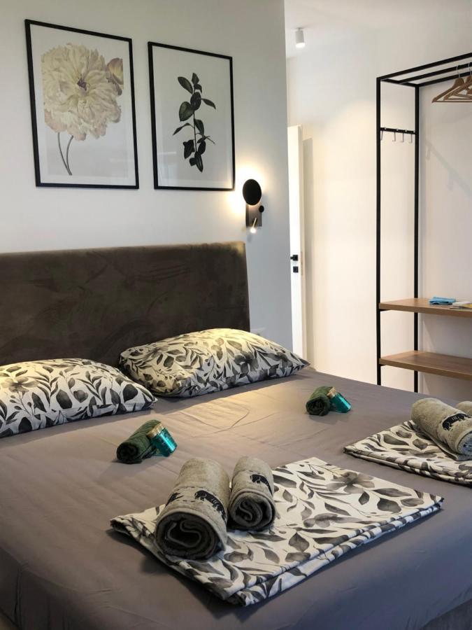 Omis - Private Ensuite Room With Balcony - Hotel Style Eksteriør billede