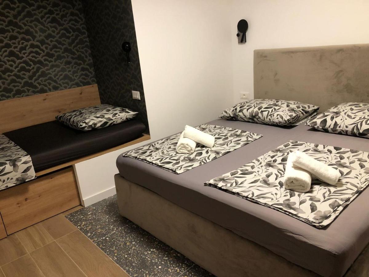 Omis - Private Ensuite Room With Balcony - Hotel Style Eksteriør billede